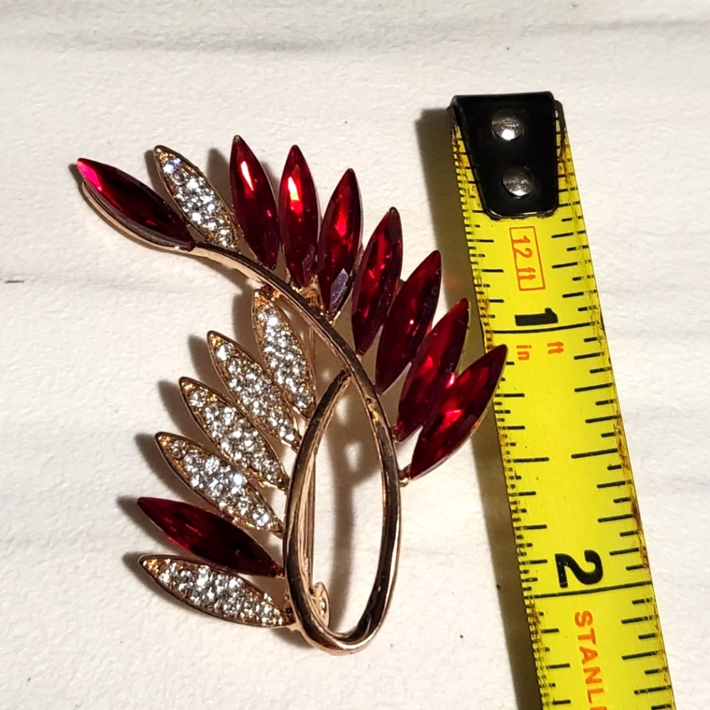 Vintage Elegant Ruby Red Rhinestone Gold Tone Brooch - Picture 3 of 4